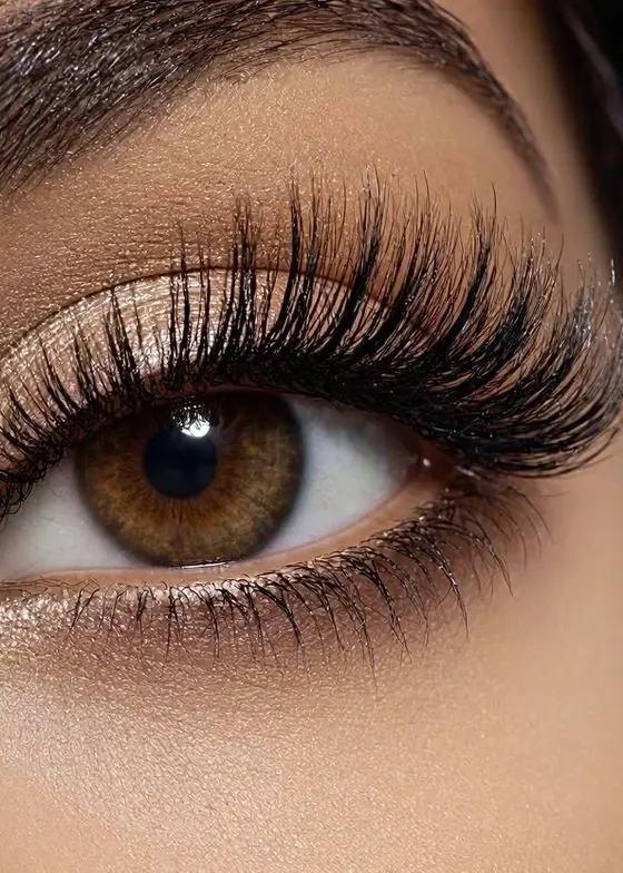 Full volume lash extensions, open eye